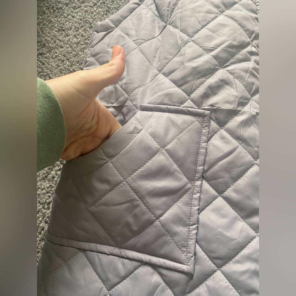 silver gray quilted puffer vest, womens size medium/large warm zip up - Picture 7 of 9